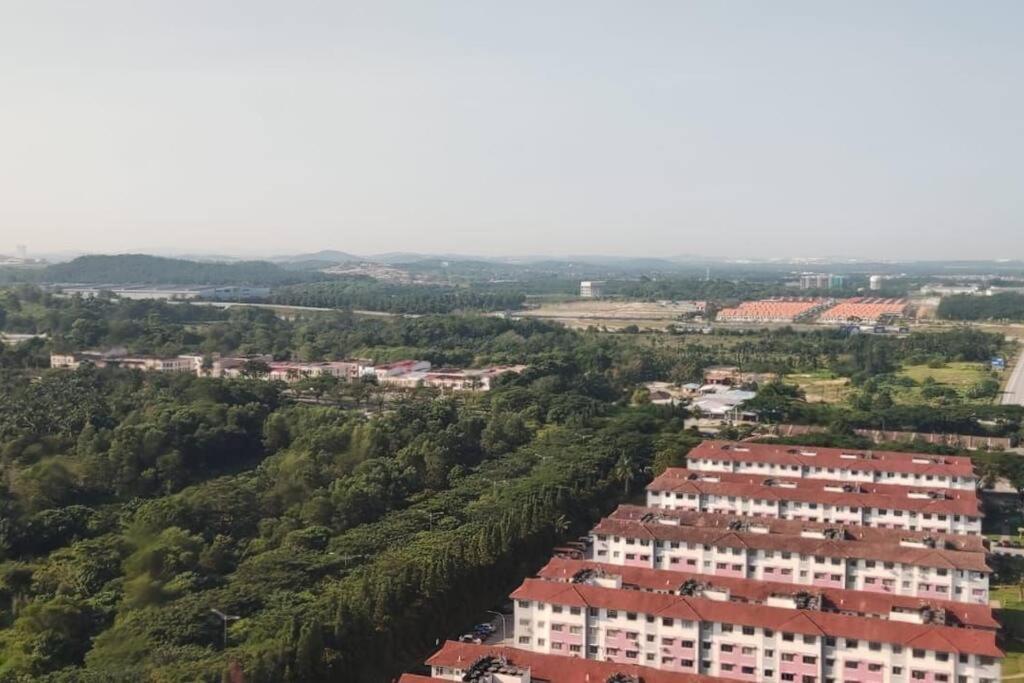 Bs1513a- Klia- Self Check-in - Wi-fi- Netflix- Parking - Bell Suites- Sepang, 5072